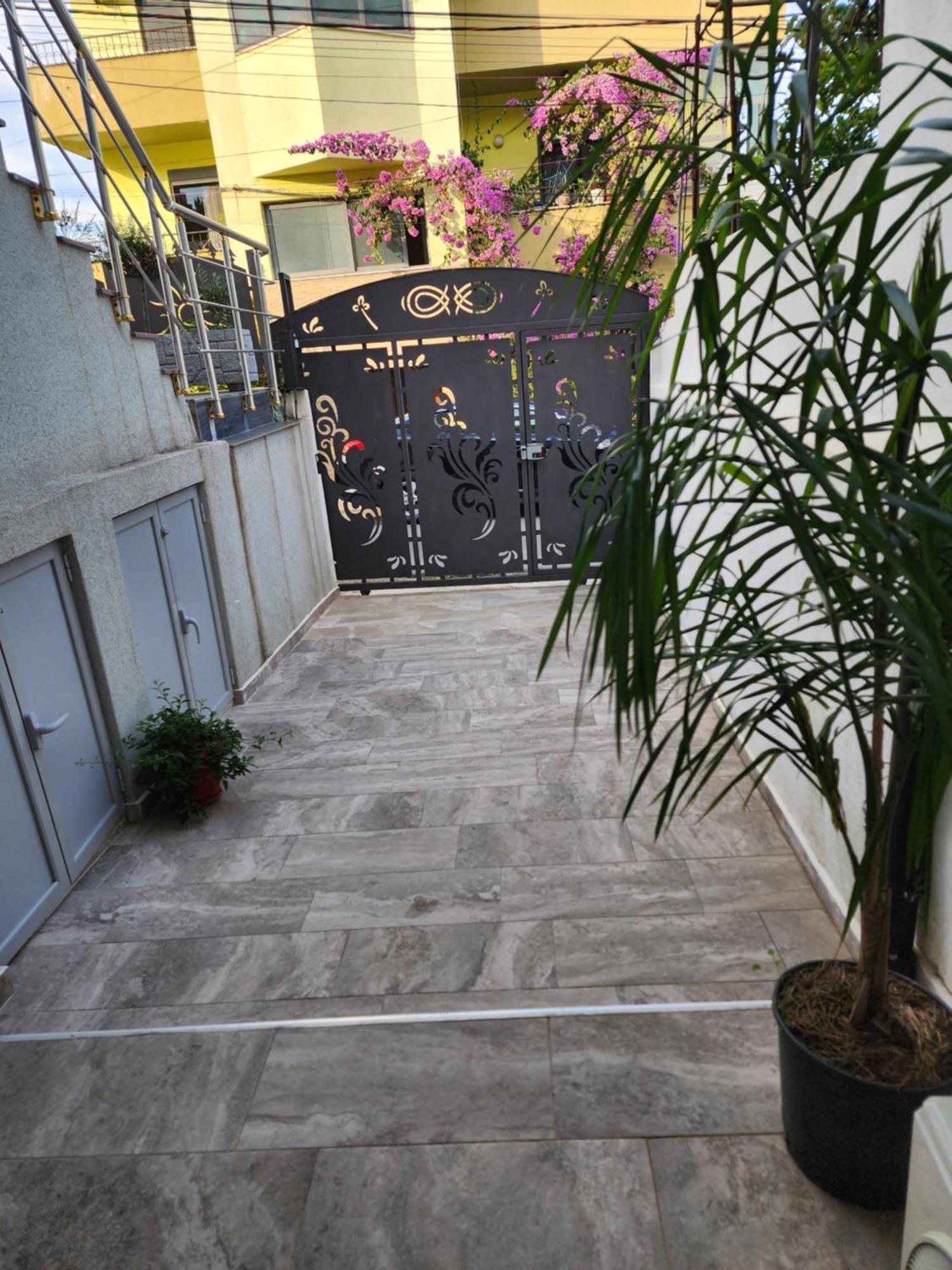 Eden Guesthouse Durrës Extérieur photo